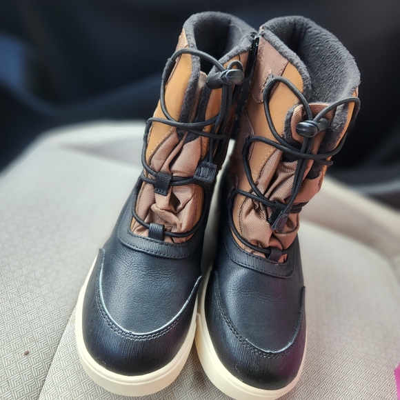 Kids Boots Size 3 - Picture 8 of 9